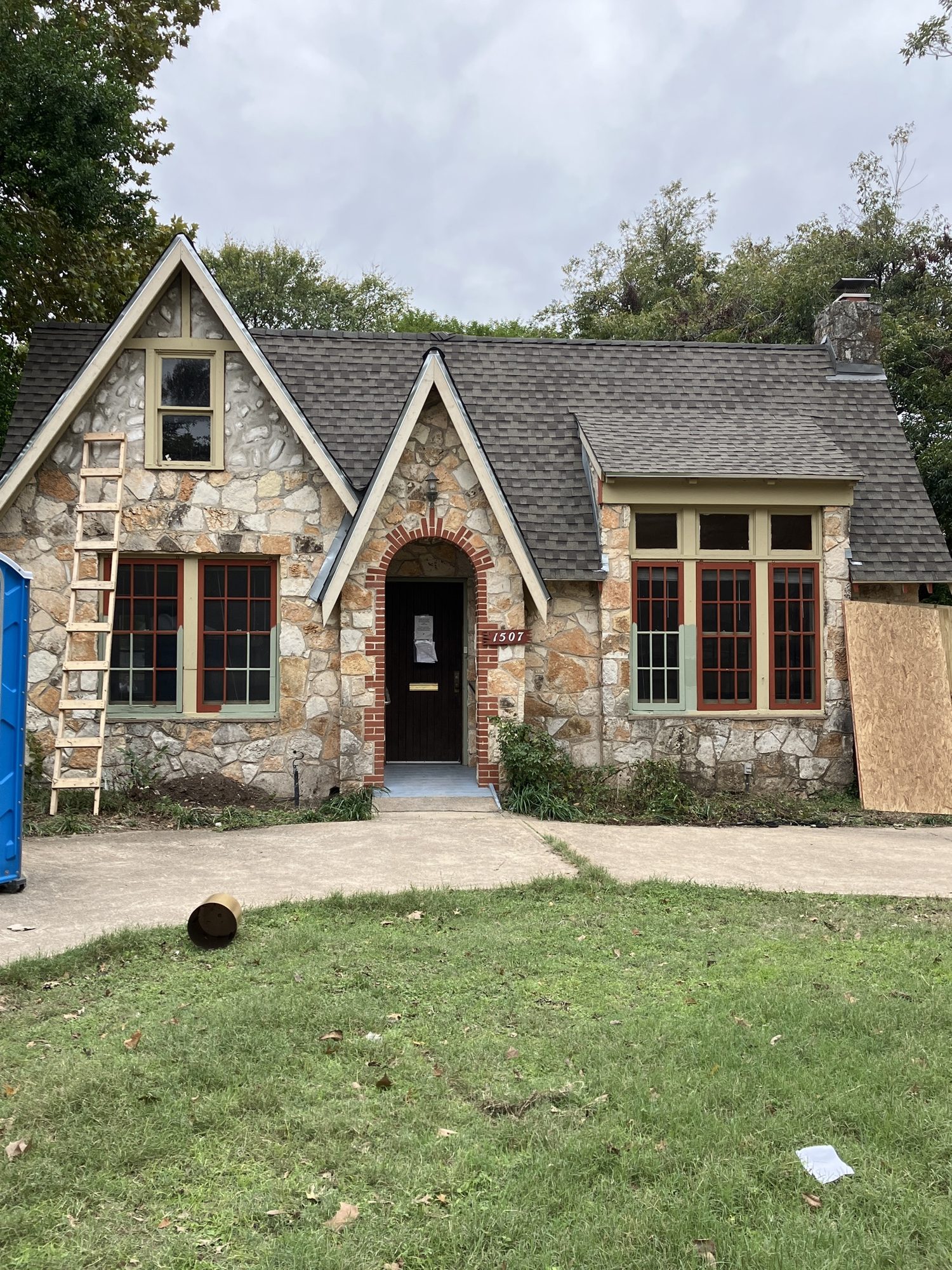Northwood Avenue windows before restoration